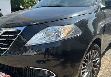 Lancia Ypsilon 83.480 km 5.299 &euro; Düren 52353