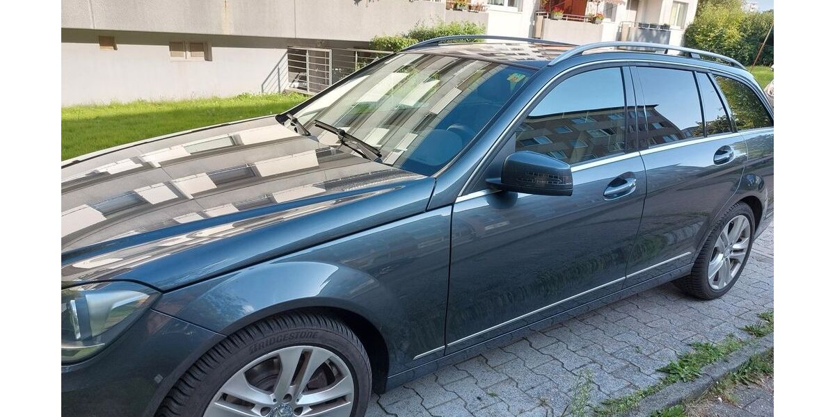 Mercedes-Benz 220 245.841 km 7.000 &euro; Aachen 52078